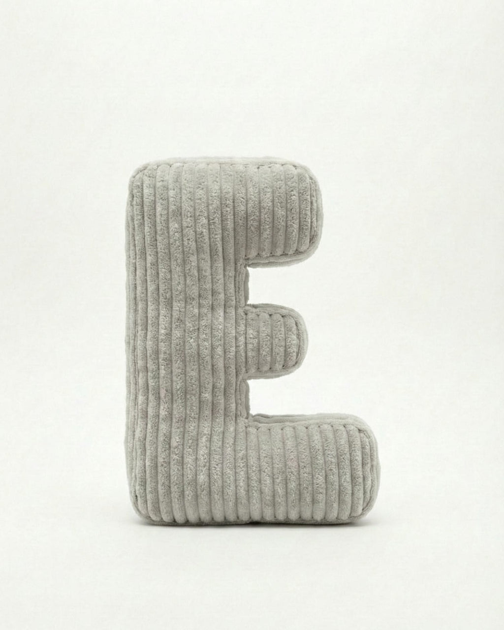 Design Buchstaben-Kissen „E“