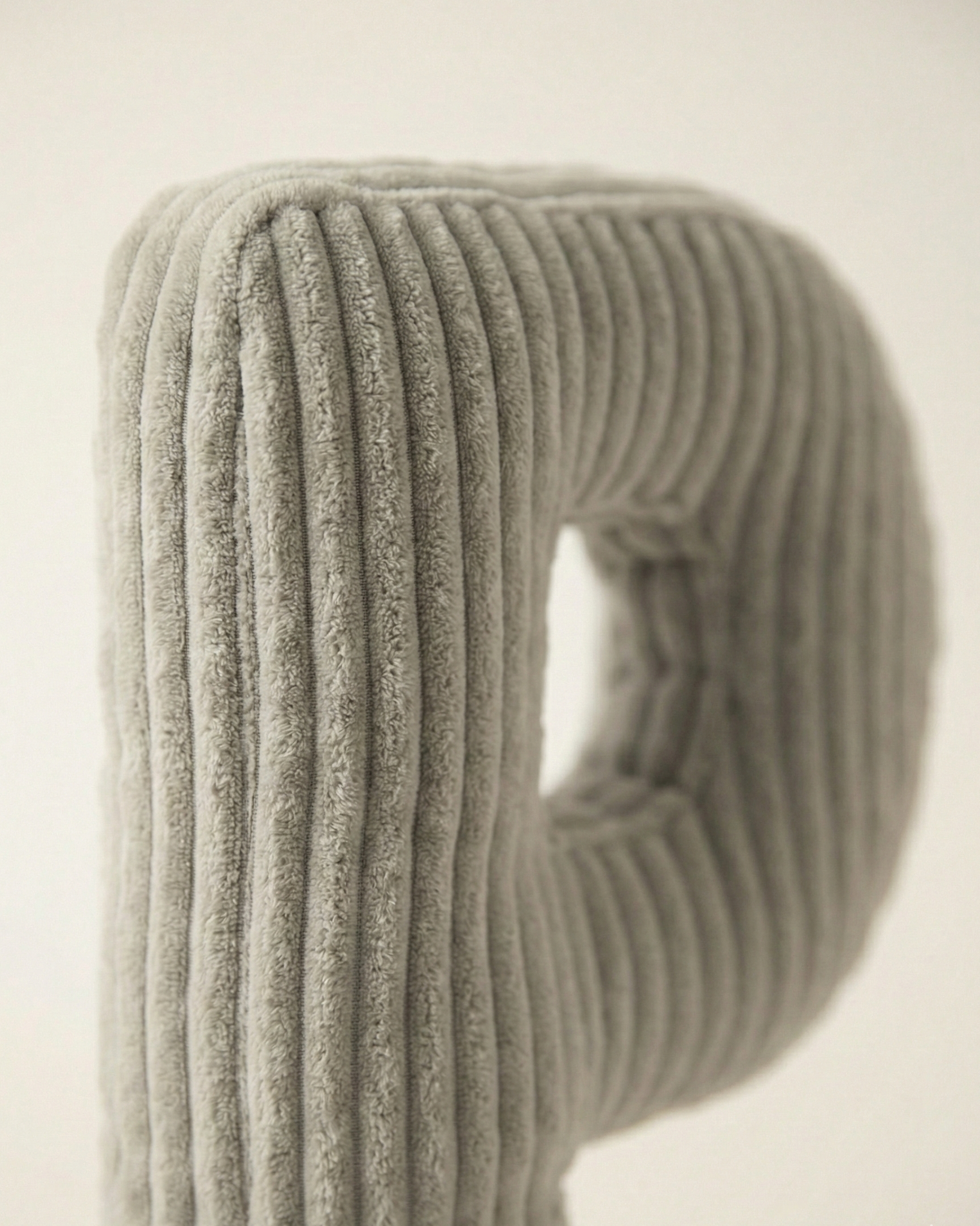 Design Buchstaben-Kissen „P“